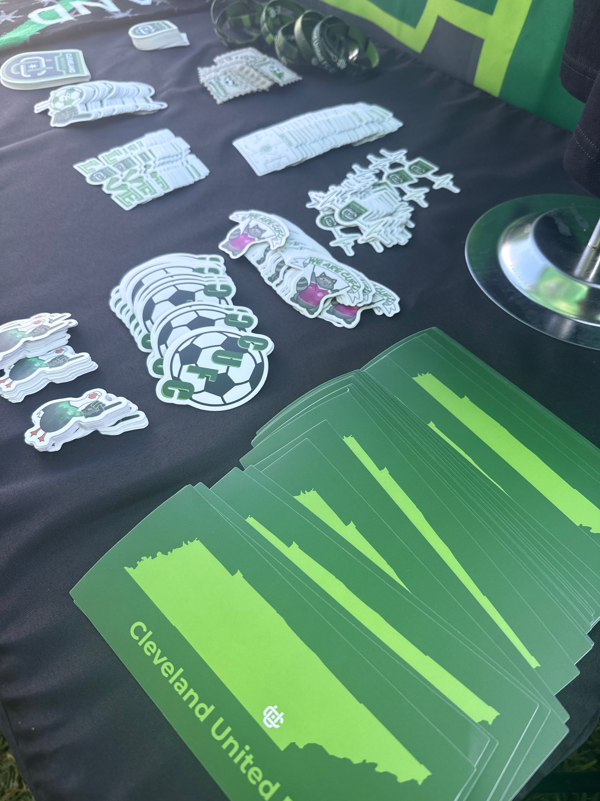 1 large + Two mini stickers